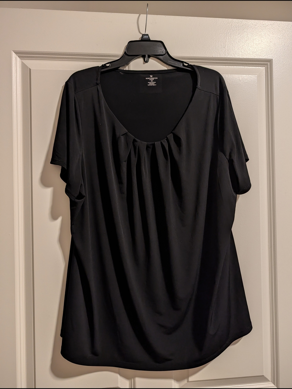 Liz Claiborne Black Short Sleeve Gathered Scoop Neck Top